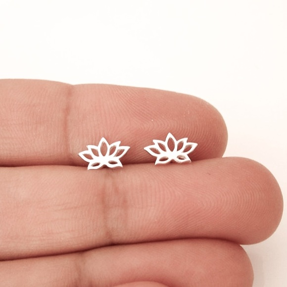 GlitzBlitz Boutique Jewelry - 2/$20!  Silver Lotus Flower Stud Earrings